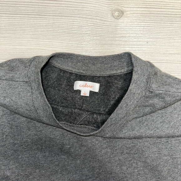 Colsie Gray Cropped Sweatshirt - Picture 2 of 3